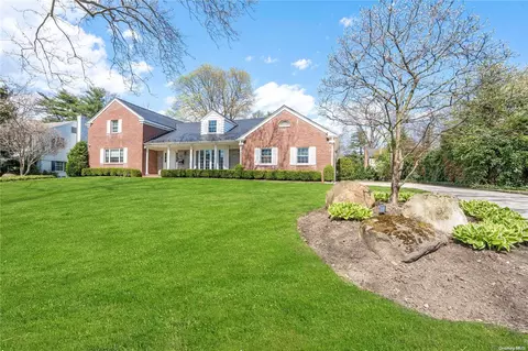 841 Park Ave, North Hempstead, NY 11030