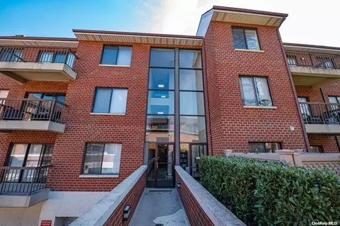 99 S Park Ave #307, Rockville Centre, NY 11570