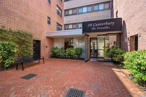 20 Canterbury Rd #2B, North Hempstead, NY 11021