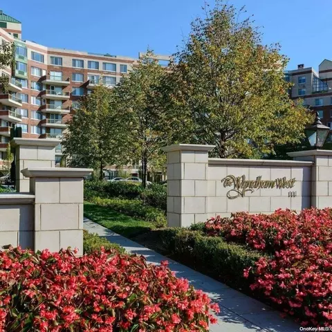 111 Cherry Valley Ave #604, Garden City, NY 11530