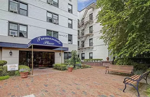 11 Wooleys Ln #2C, North Hempstead, NY 11023