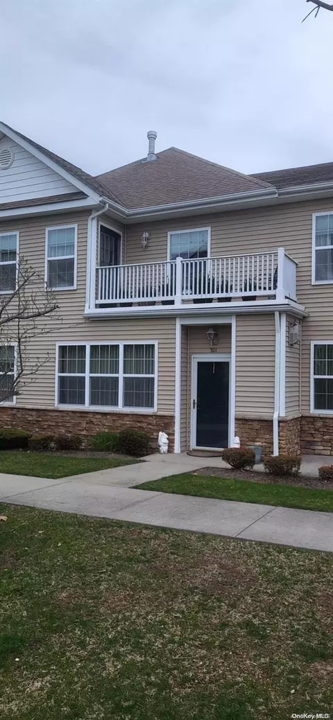 701 Lennox Dr #701, Saint James, NY 11780