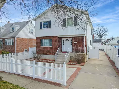41 Doherty Ave, Elmont, NY 11003