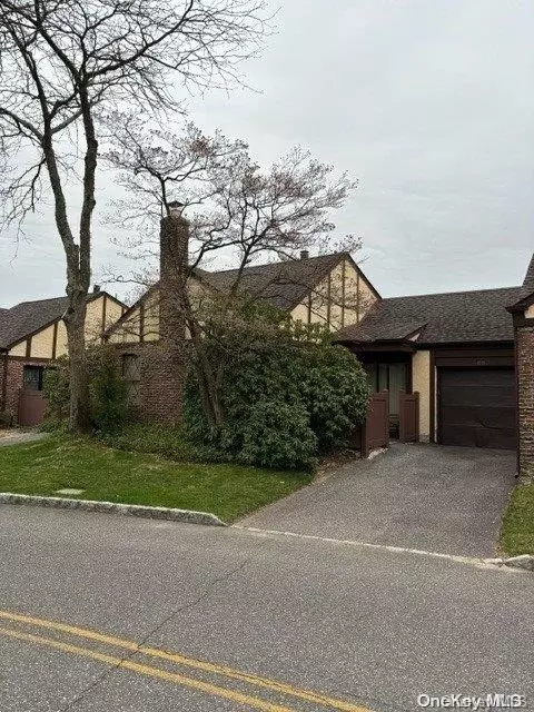 60 Quail Run Dr #60, Deer Park, NY 11729