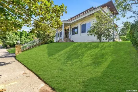 34 North Dr, New York, NY 11357