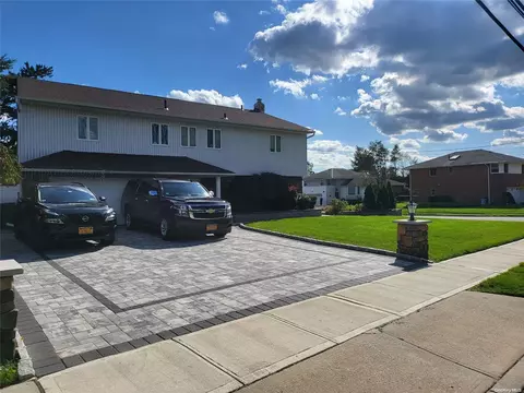 2020 Valentines Rd, North Hempstead, NY 11590