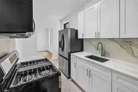 37-20 81st St #3R, New York, NY 11372