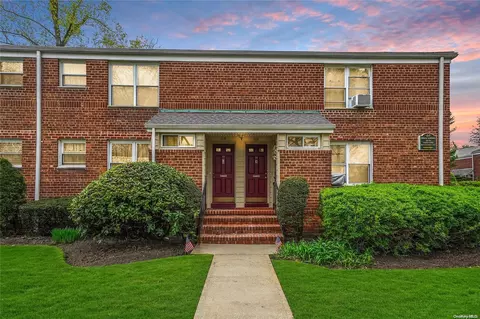 36 Edwards St #1B, North Hempstead, NY 11577