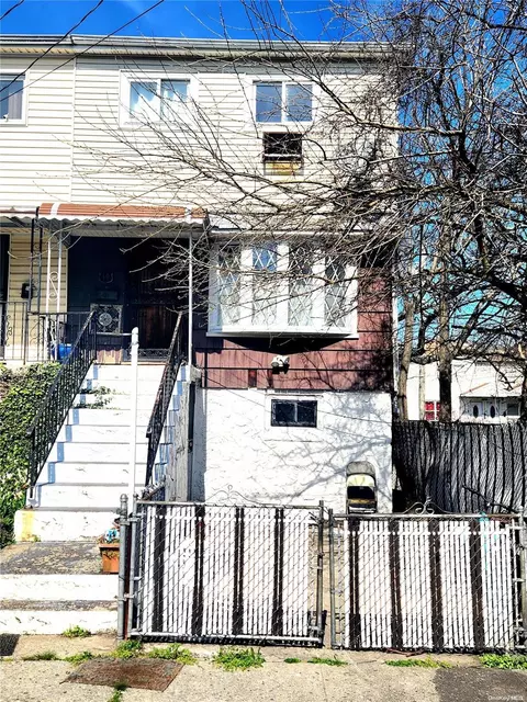 14 Williams Ct, New York, NY 11691