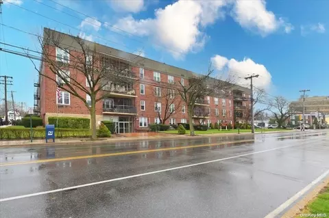 60 Hempstead Ave #2E, Lynbrook, NY 11563