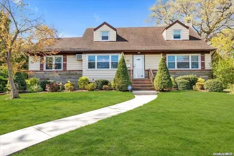 42 Surrey Ln, Valley Stream, NY 11580