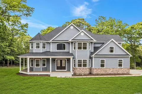 5 Jamie Ter, Northport, NY 11768