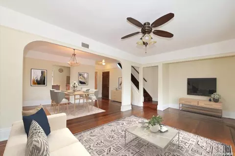 85-94 150th St, New York, NY 11435