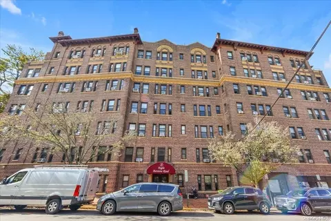 8 Barstow Rd #2C, North Hempstead, NY 11021
