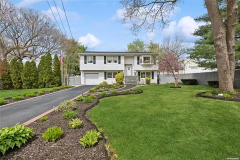35 Fran Ln, Centereach, NY 11720