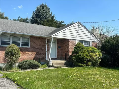54 S 1st St, Bethpage, NY 11714