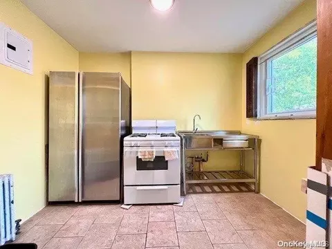 220-33 73 Ave #2, New York, NY 11364