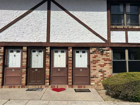 53 Bailey Ct #53, Middle Island, NY 11953