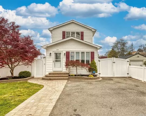 219 Hyman Ave, West Islip, NY 11795