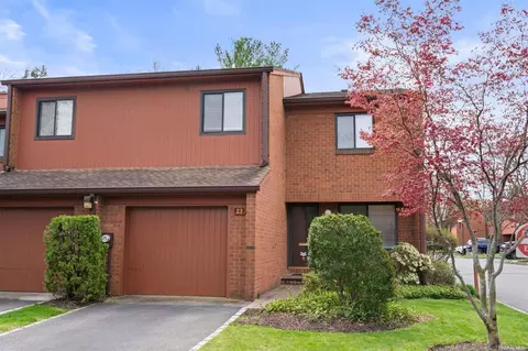 23 Cricket Club Dr #23, North Hempstead, NY 11576