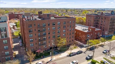 1040 Neilson St #5P, New York, NY 11691