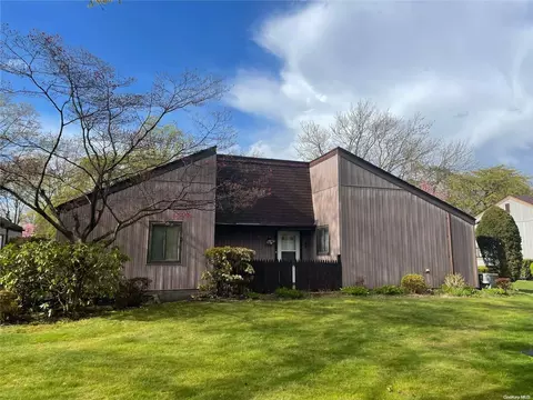 57 Strathmore Gate Dr #57, Stony Brook, NY 11790