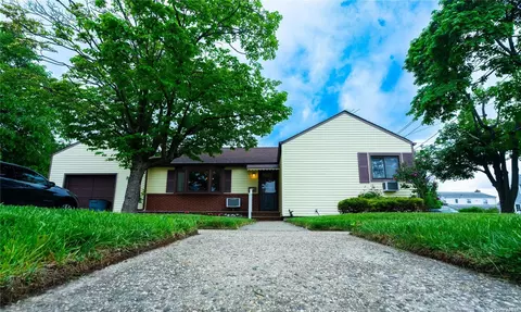 1020 Cherry Ln, North New Hyde Park, NY 11040