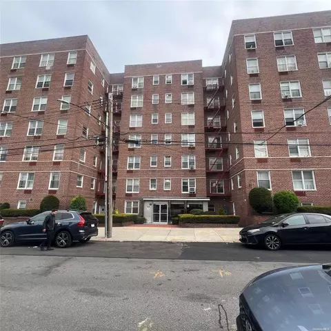 63-45 Saunders St #2D, New York, NY 11374