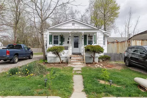 161 4th St, Saint James, NY 11780