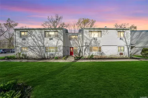 28 Richmond Blvd #1A, Ronkonkoma, NY 11779