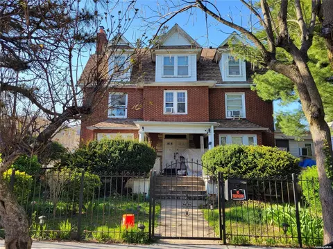 154-11 Ash Ave, New York, NY 11355