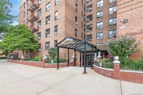 38-15 149th St #6H, New York, NY 11354