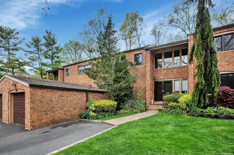 23 Windsor Gate Dr #23, North Hempstead, NY 11040