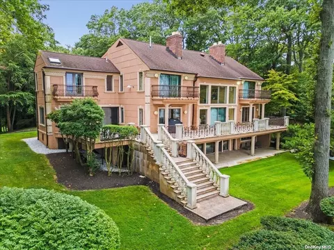 23 Seacrest Dr, Huntington, NY 11743