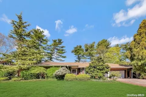 11 Hedgerow Ln, Jericho, NY 11753