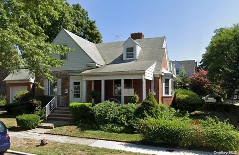 36-61 203rd St, NY 11361