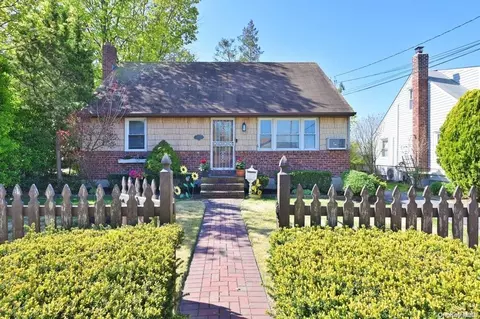 1355 Rosser Ave, Elmont, NY 11003