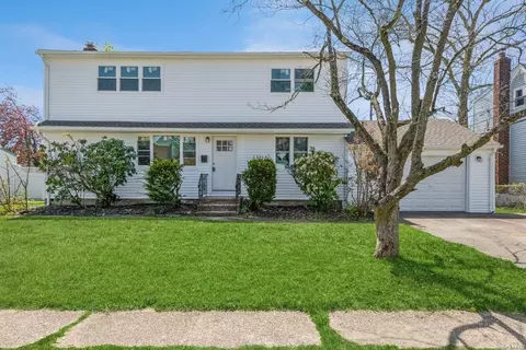 9 Ford Dr N, Massapequa, NY 11758