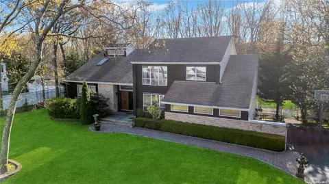 6 Barbara Anne St, Manorville, NY 11949