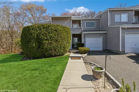 15 Vista Dr #1, Manorville, NY 11949
