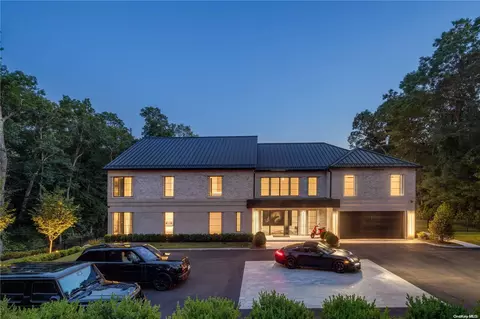 2062 Crest Rd, Syosset, NY 11791