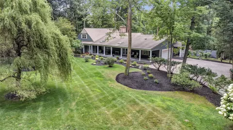 2 Bonnie Dr, Northport, NY 11768