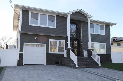 530 Links Dr, Oceanside, NY 11572