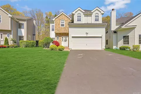 71 Sunflower Ridge Rd #71, Centereach, NY 11720