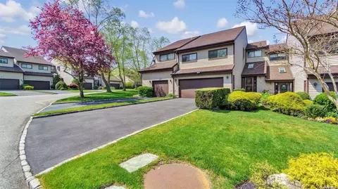 33 The Gln #33, Glen Head, NY 11545