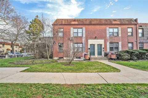 70-04 136th St #A, New York, NY 11367