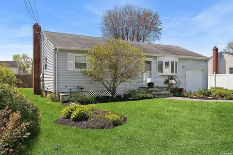 1449 11th St, West Babylon, NY 11704