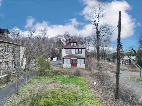 78 Steamboat Rd, North Hempstead, NY 11024