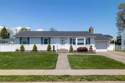 240 45th St, Copiague, NY 11726