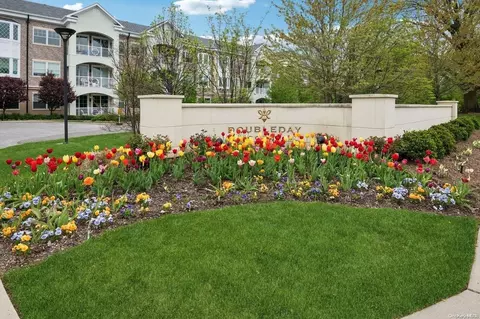 301 Franklin Ave #118, Garden City, NY 11530